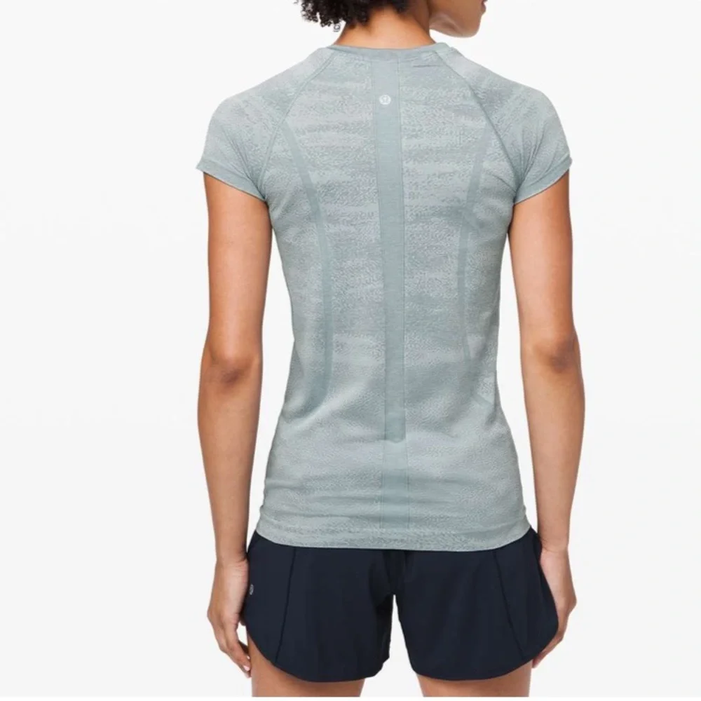 lululemon athletica Women's Short Sleeve Tee in Light Gray